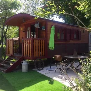 https://la-roulotte-du-pylone.fr-provencehotel.com